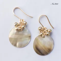 No.823【月光】シェルピアス　イヤリング