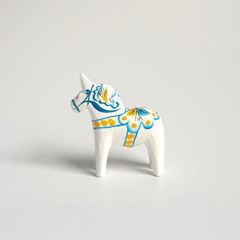 置物 ふっくらした白い馬 縁起の良い漢字 民族風の飾り 陶器製 (ブルー 