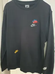 ナイキ ブラック マルチ ロゴ スウェット Tシャツ