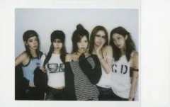 【中古】コレクションカード(女性) 02：LE SSERAFIM/集合(5人)/「LE SSERAFIM 1st Single ’SPAGHETTI’ Official Merch.」インスタントフォトカード