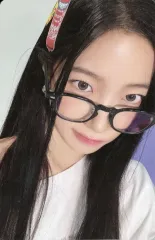 【中古】コレクションカード(女性) LE SSERAFIM/カズハ(KAZUHA)/裏面黒・青/CD「HOT」(Weverse Albums ver.)封入フォトカードB ver.B