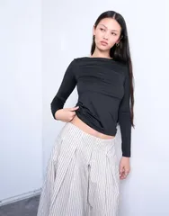 トップショップ レディース トップス Tシャツ クルーネック Topshop slinky crew neck long sleeve top Black ブラック