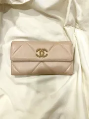シャネル 19 WOC チェーンウォレット