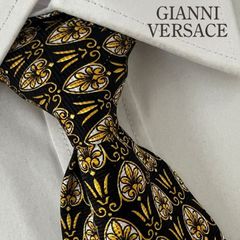 美品☆Versace ヘアバンド スカーフ柄 カチューシャ☆C63 - メルカリ