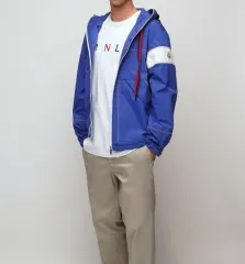 105 モンクレール メンズ フード付き ウィンドブレーカー ジャケット (ほぼ新品)