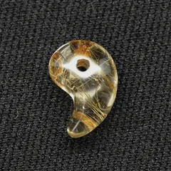 天然石 勾玉ゴールドルチル 約1g 透明感の中に走る力強い金針 金運 仕事運 成功 お守り GHM18 スエードコードor交換用ゴム＆巾着付 財運 石 京海堂　天然石の卸　京の蔵
