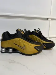 ナイキショックス 235