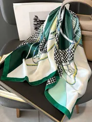 アクセサリー レディース スカーフ 1枚 シルクライク フローラル プリント 70cm正方形 スカーフ、新作コレクション、女性用マルチファンクションアクセサリー(ネックスカーフ、ウエストバンド、ヘアバンド等)、春秋