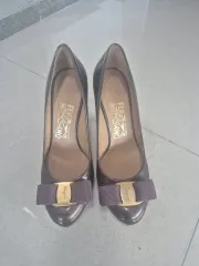 フェラガモ ヴァラ パンプス ブラウン リボンヒール 220 新品同様