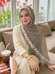 アクセサリー レディース スカーフ 1枚 女性用 ファッショナブル 春秋カジュアル 刺繍フローラル シンプルなスカーフ/ショール、デイリーウェア 冬 秋 バレンタインデーに適しています