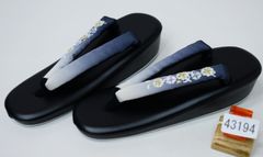 草履 ヒール高 踵3段 椿刺繍鼻緒 黒色×白色 フリーサイズ 24cm 適合足