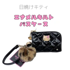 【新品・未使用】HELLO KITTY　サンリオ　ハローキティ　キティちゃん　日焼けキティ　エナメル　キーパスケース　定期入れ　ファッション　バック　財布　小物　ポーチ　ケース　リール付き　可愛い　ブラック