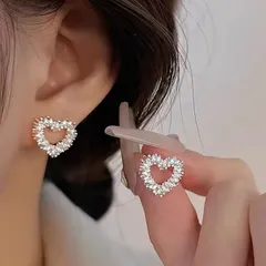 ハートスタッドピアス ハートモチーフが可愛いスタッドピアス。大人可愛い