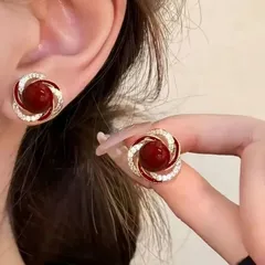 レトロ調 フラワーデザイン スタッドピアス 赤ストーン ゴールド レディース 上品 華やか