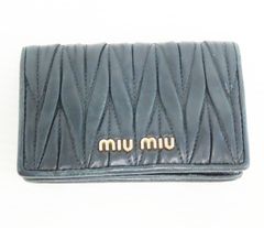 miu miu 黒 二つ折り財布 キルティング - メルカリ