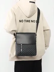 バッグ メンズ ショルダーパック メンズPUレザーメッセンジャーショルダーバッグ、シングルストラップフラップクロスボディバッグ、カレッジ、バレンタインデーギフト、ビンテージ古銭バッグ、クラシックレトロプリントビンテ