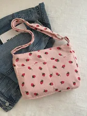 バッグ レディース ショルダーバッグ 1個 いちご柄 ホワイト/ピンク コーデュロイ ショルダーバッグ 女性用 、調節可能なショルダーストラップ、キャンバス かわいいメッセンジャーバッグ 学校、大学、旅行、アーティ
