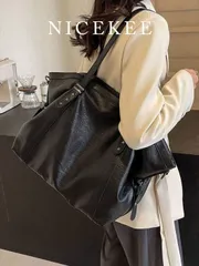 バッグ レディース トートバッグ ファッショナブルなソフトレザー大容量ショルダークロスボディバッグ、カジュアルや通勤に適しています。レトロな無地デザインにスター装飾、カジュアルスタイルのハンドバッグ、女性に適してい