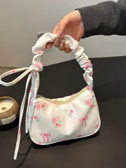 バッグ レディース ショルダーバッグ 1個 白ナイロン フローラルプリント ジップ式 カジュアルショルダーバッグ、女性の日常使いに便利でファッショナブル