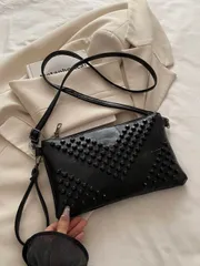 バッグ レディース ショルダーバッグ 新作 リベット装飾 ハンドバッグ ショルダーバッグ エンベロープ型、パーティー、お出かけ、休暇、ショッピング、日常使いに適しています。コイン、携帯電話を収納でき、ホワイトカラー