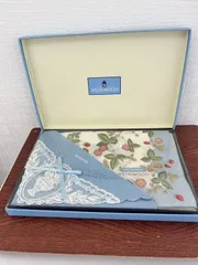 R【保管品】WEDGWOOD ウェッジウッド ハンカチ レディースハンカチ ブランドハンカチ 2枚セット ギフトセット 箱付き 未使用 刺繍 レース リボンデザイン 花柄 いちご柄 フラワー柄 英国ブランド