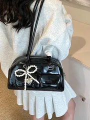 バッグ レディース ショルダーバッグ 多ポケットの女性用ファッショナブルなトートバッグ、大容量の通勤バッグ、春夏の着用、音楽フェス、パーティ参加、ギフトに (ペンダント付き)