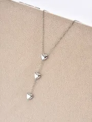 ジュエリー レディース ネックレス 日本とコリアンスタイルのエレガントな シンプルな3つの愛のタッセル ステンレス鋼の女性用ネックレス、鎖骨のチェーン、デイリーウェアにも適しています、バレンタインに