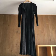 極美品 プリーツプリーズ ロングコート 長袖 3 マキシ丈 ダークグレー 極美品 プリーツプリーズ ロングコート 長袖 3 マキシ丈 ダークグレー