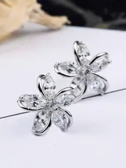 ジュエリー レディース イヤーアクセサリー  1ペア キュートな透明ジルコニア フラワースタッドピアス、女性の結婚式の装いに適しています、輝くクリスタル ファッションブライダルジュエリー