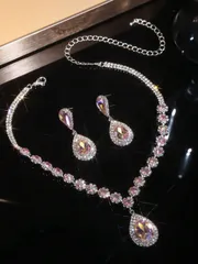 ジュエリー レディース セット ファッショナブルな マルチカラー 幾何学的 クリスタル ティアドロップ ペンダントネックレス 1個と、クリスタル ティアドロップ スタッドピアス 1ペアのセット、パーティードレスや日