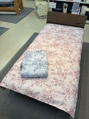 丸八真綿　Sowally 肌掛け布団 薄ピンク 花柄刺繍 丸八真綿 Sowally 肌掛け布団 薄ピンク 花柄刺繍 - メルカリ