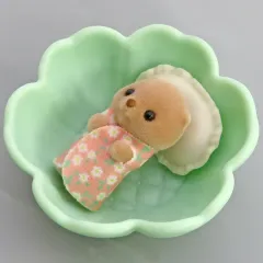 【中古】おもちゃ 6.ラッコの小さい赤ちゃん 「シルバニアファミリー 赤ちゃん＆お花のベッドセット」 シルバニアファミリーくじ景品