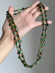 ジュエリー レディース ネックレス 1個 ヴィンテージネックレス、ボヘミアンスタイル カラフルな貝殻ビーズ二重層ネックレス、レトロ高級ホリデー長ネックレス、重ね付け可能、様々な宝石とパールの色と形