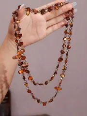 ジュエリー レディース ネックレス 1個 ヴィンテージネックレス、ボヘミアンスタイル カラフルな貝殻ビーズ二重層ネックレス、レトロ高級ホリデー長ネックレス、重ね付け可能、様々な宝石とパールの色と形