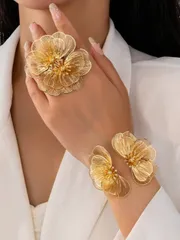 ジュエリー レディース セット 2個セット エレガントなメタリックゴールドのテクスチャー入り中空フラワーペンダントブレスレットとリングセット、女性の日常着、パーティー、バケーションの衣装に適しています