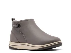 クラークス レディース シューズ ブーツ・レインブーツ ダービー ブーツ Clarks Breeze Derby Bootie Dark Grey グレー