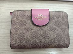 新品・未使用COACH 二つ折り財布 シグネチャー ピンク - メルカリ