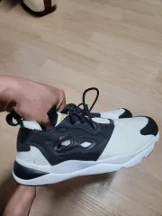 リーボック フューリー ライト ブラック/白 スニーカー 230