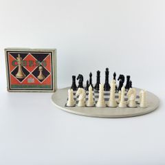 Canvasworks ビルの見える公園 ウォールクロック 風景画 壁掛け時計 novelax 能登夫妻 モノクロ モノトーン シンプル パネル 47005 壁掛け時計「ビルの見える公園」 | notoshop｜能登夫妻のデザイン雑貨