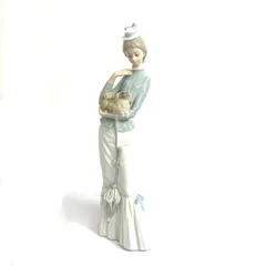 置物　陶器　LLADRO　仔犬を抱く貴婦人4893 Please Come Home Dogs Figurine | Lladró® USA
