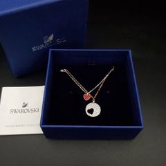 Swarovski ハート型キティネックレス - メルカリ