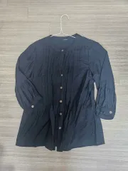 黒色ピンタックブラウス 7分