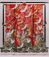 山本寛斎の色打掛 豪華な鶴と花柄 - メルカリ