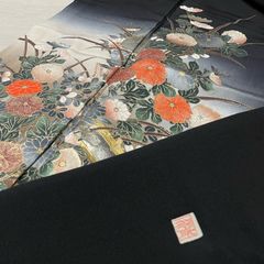 リメイク用 アンティーク着物 黒留袖五つ紋 鮮やか江戸褄模様 縮緬 橘 檜扇 松 リメイク用 アンティーク着物 黒留袖五つ紋 鮮やか江戸褄模様 縮緬 橘