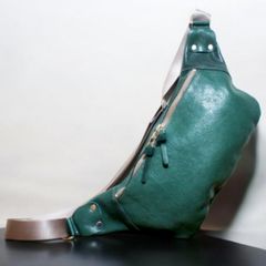 ハンドメイド 本革 ボディバッグ シュリンク型押し オパールブルー 