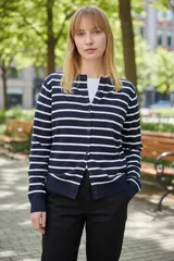 UNIQLO UVカットボーダークルーネックカーディガン