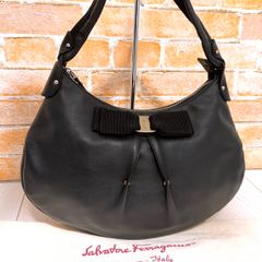 ✨希少・美品✨ フェラガモ ハンドバッグ ミニボストン 黒 キルティング ヴァラ ✨希少・美品✨ フェラガモ ハンドバッグ ミニボストン 黒
