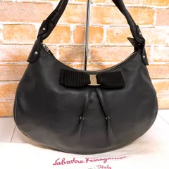 (超美品) Ferragamo(フェラガモ)ハンドバッグ レザー ブラック ヴァラ 肩掛け