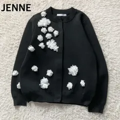 ジェンヌ JENNE フラワーモチーフ付きカーディガン ニット カーディガン クルーネック 長袖 立体フラワー 3Dフラワー お花 モチーフ ブラック 黒 M レディース 上品 大人可愛い 華やか 映え お呼ばれ 秋 冬 春 美品のサムネイル