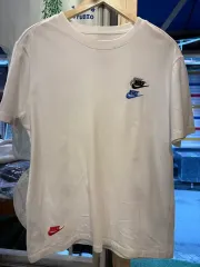 ナイキ マルチ スウッシュ 白 半袖Tシャツ